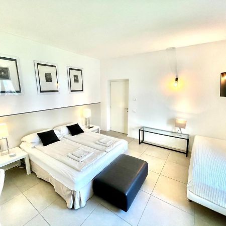 Carly'S Rooms Torbole Sul Garda Exterior foto