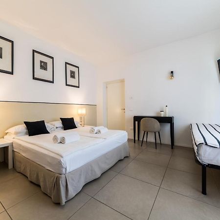 Carly'S Rooms Torbole Sul Garda Exterior foto