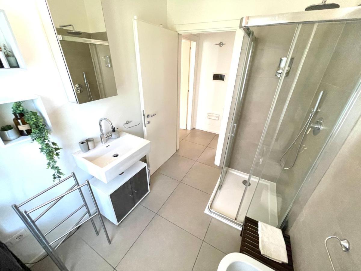 Carly'S Rooms Torbole Sul Garda Exterior foto