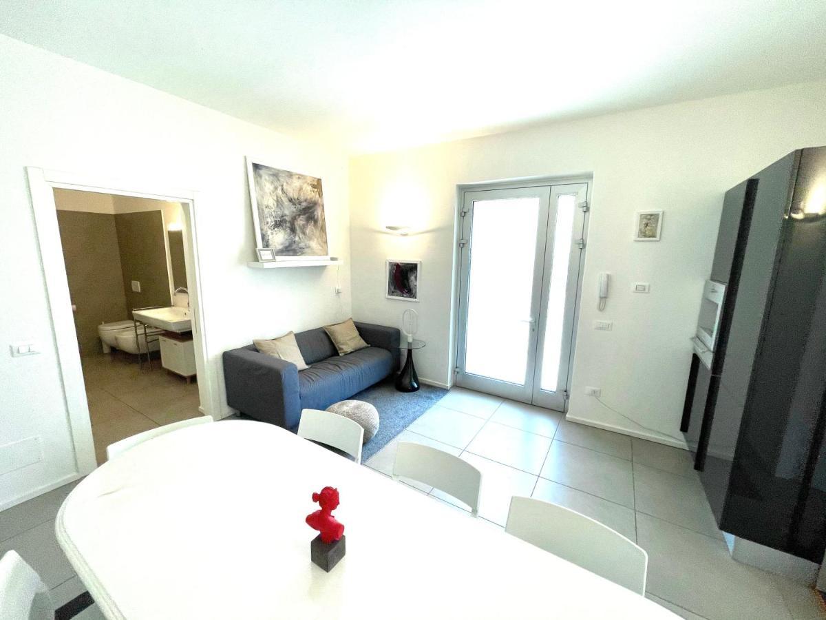 Carly'S Rooms Torbole Sul Garda Exterior foto