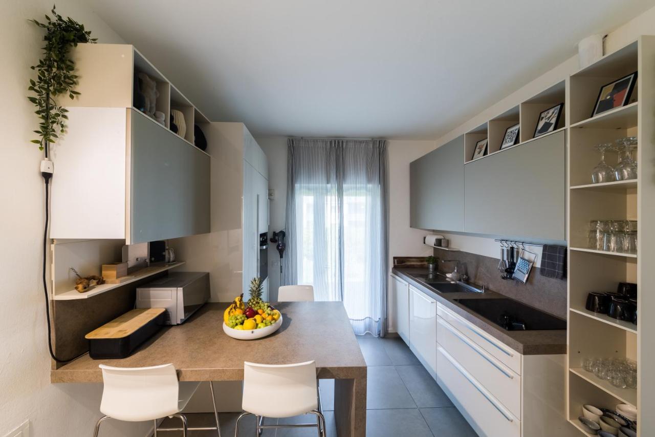 Carly'S Rooms Torbole Sul Garda Exterior foto