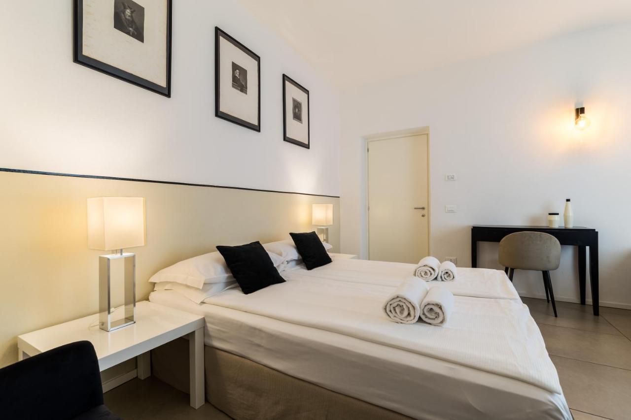 Carly'S Rooms Torbole Sul Garda Exterior foto