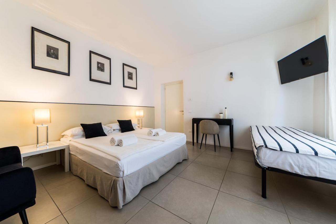 Carly'S Rooms Torbole Sul Garda Exterior foto