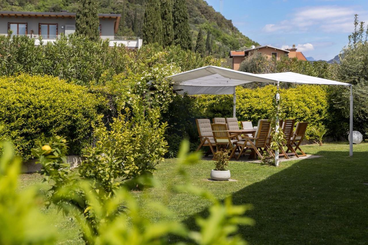 Carly'S Rooms Torbole Sul Garda Exterior foto