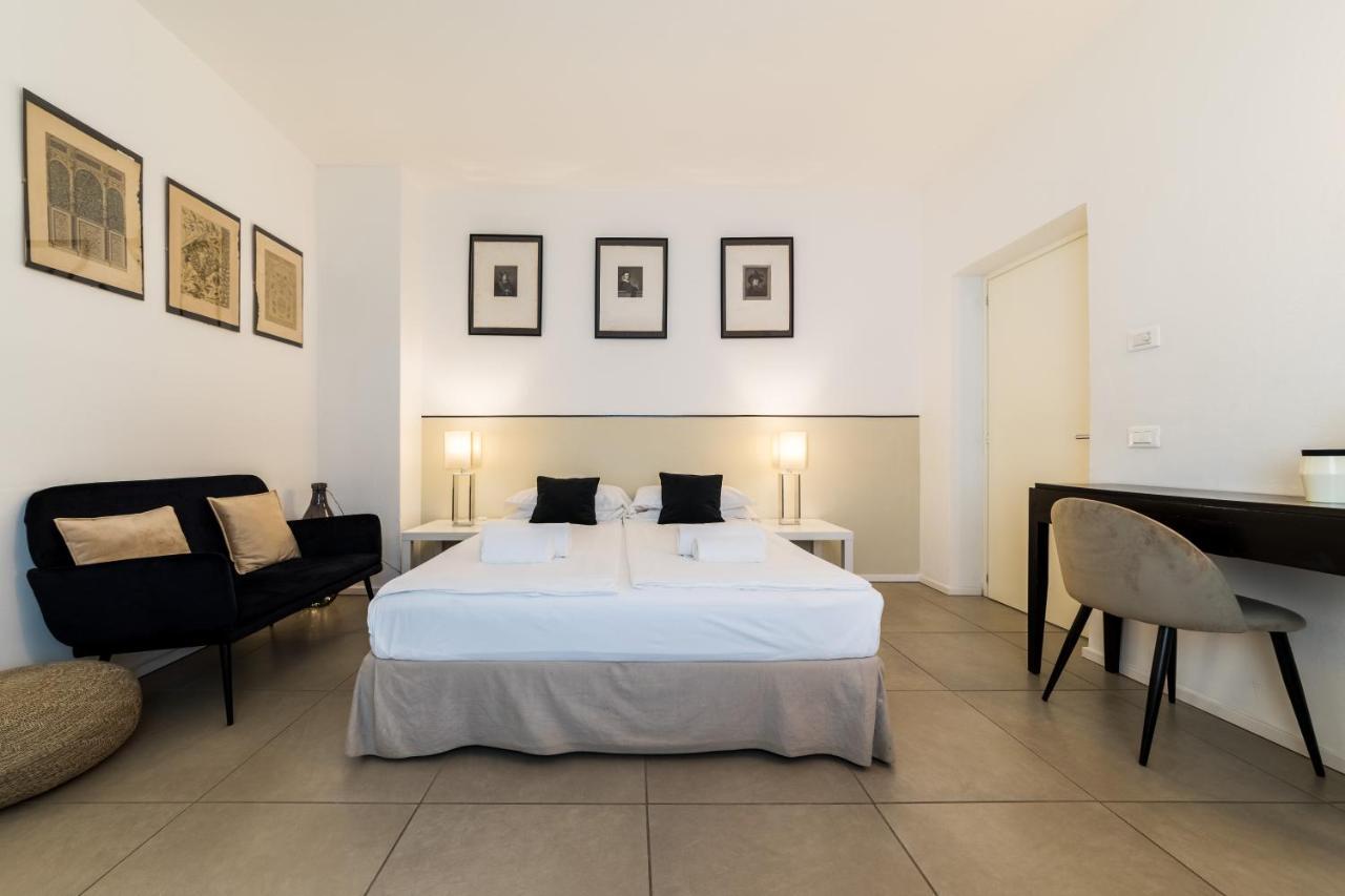 Carly'S Rooms Torbole Sul Garda Exterior foto