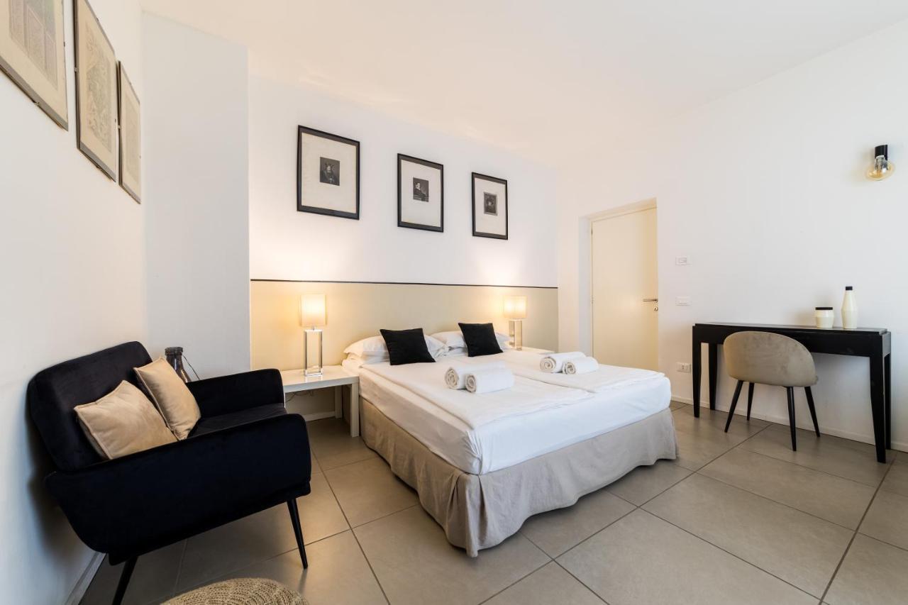 Carly'S Rooms Torbole Sul Garda Exterior foto