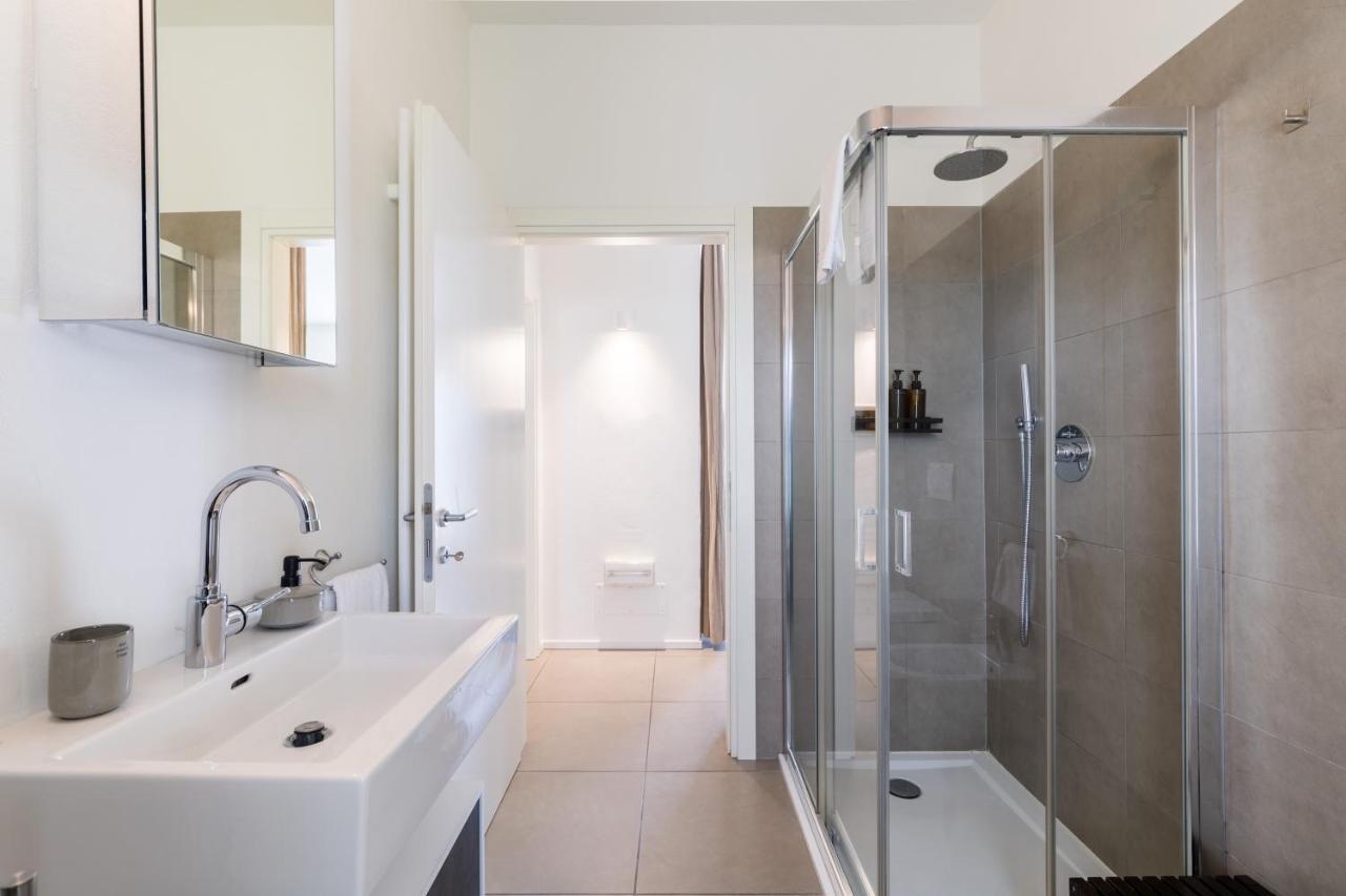 Carly'S Rooms Torbole Sul Garda Exterior foto