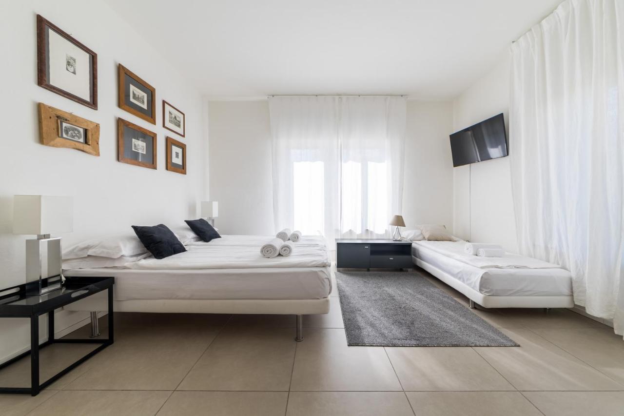 Carly'S Rooms Torbole Sul Garda Exterior foto