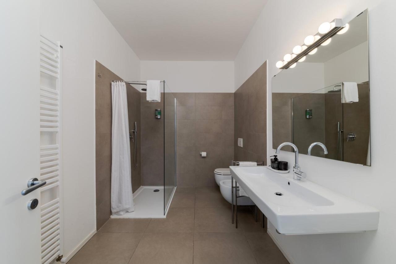 Carly'S Rooms Torbole Sul Garda Exterior foto