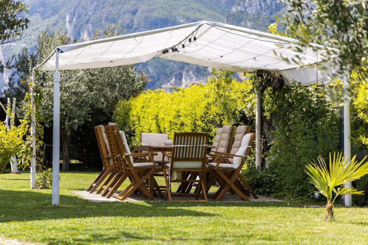 Carly'S Rooms Torbole Sul Garda Exterior foto