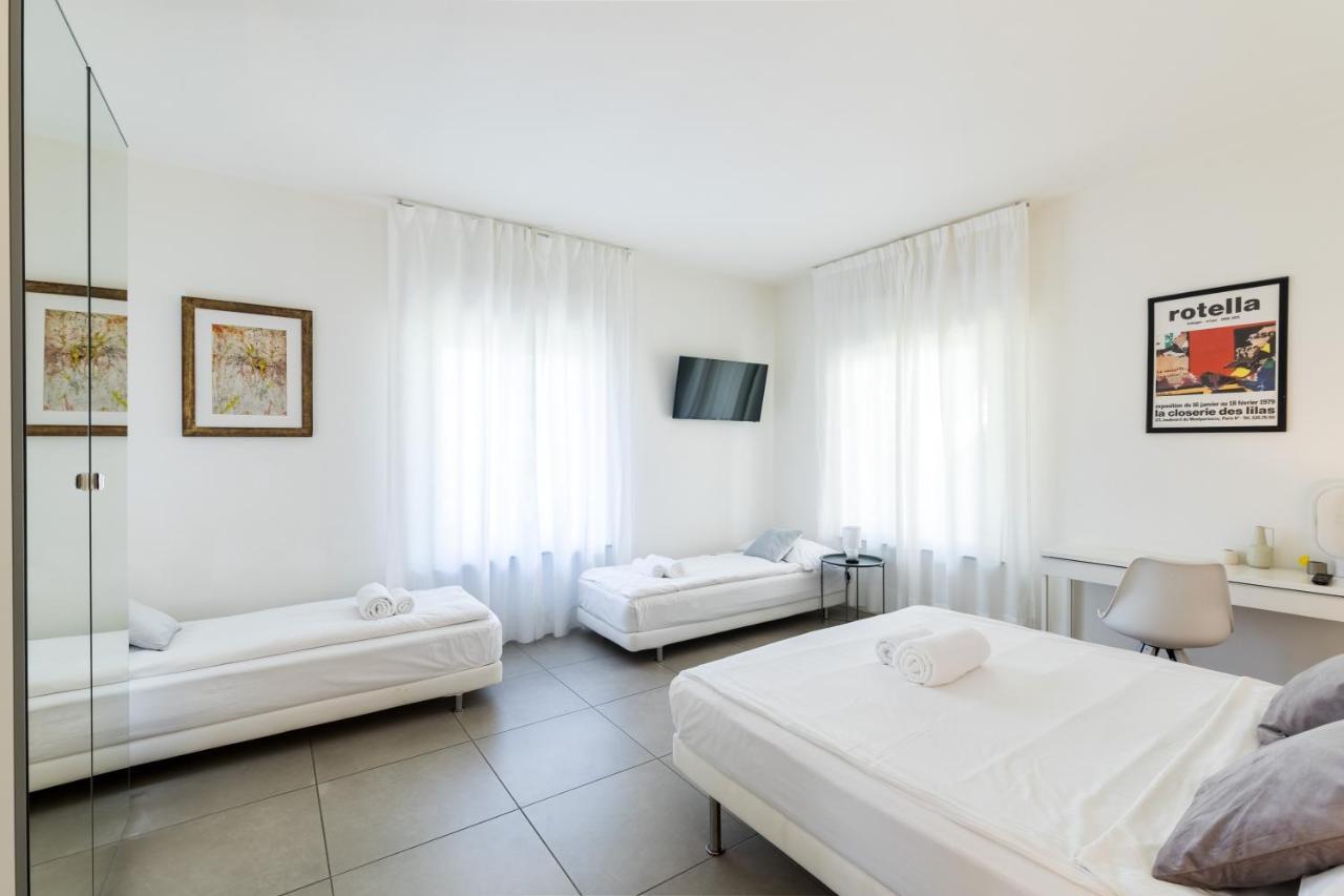 Carly'S Rooms Torbole Sul Garda Exterior foto